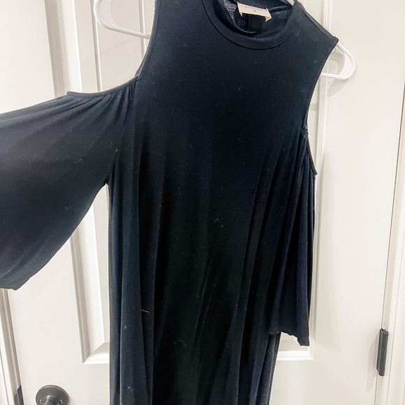 Everly Black Mock Neck Cold Shoulder Flared Sleeve Stretch Knit Dress Size Small - Picture 4 of 8
